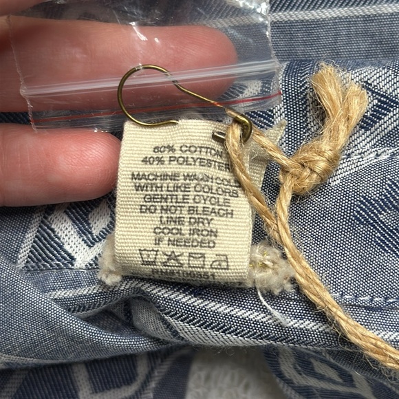 Gimmicks by BKE long Sleeve Button Up Southwestern Shirt Size Small NWT - Picture 8 of 8